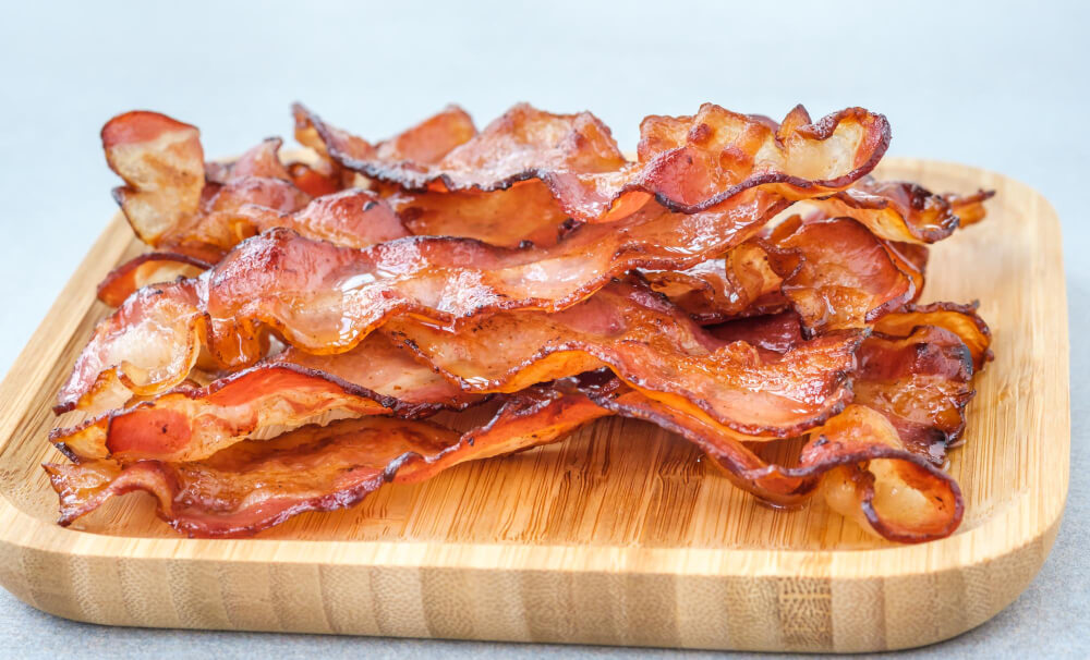 https://mevell.com/cdn/shop/articles/How_To_Cook_Bacon_in_a_Stainless_Steel_Pan_2000x.jpg?v=1683006395