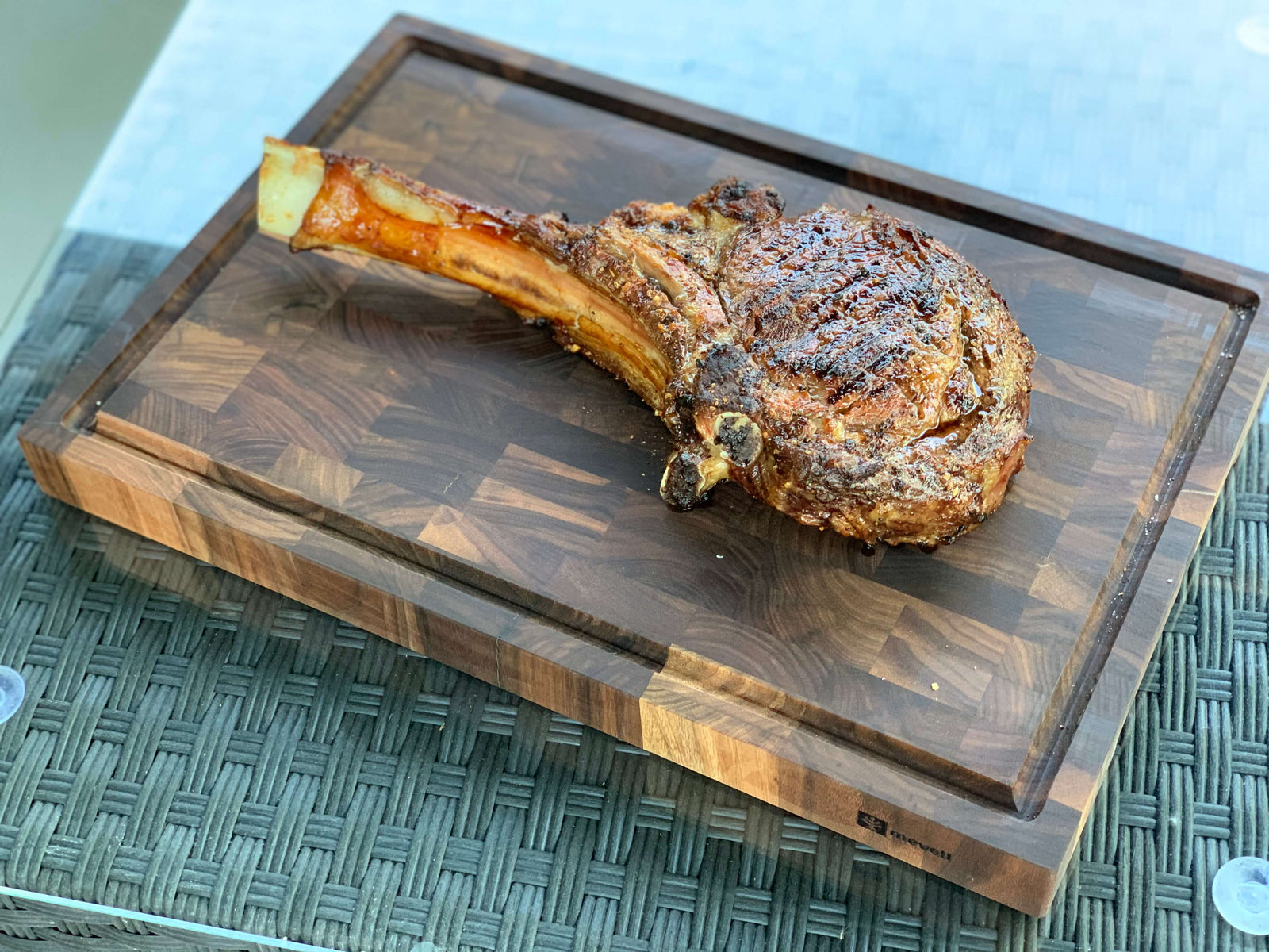 best cutting board for tomahawk steak