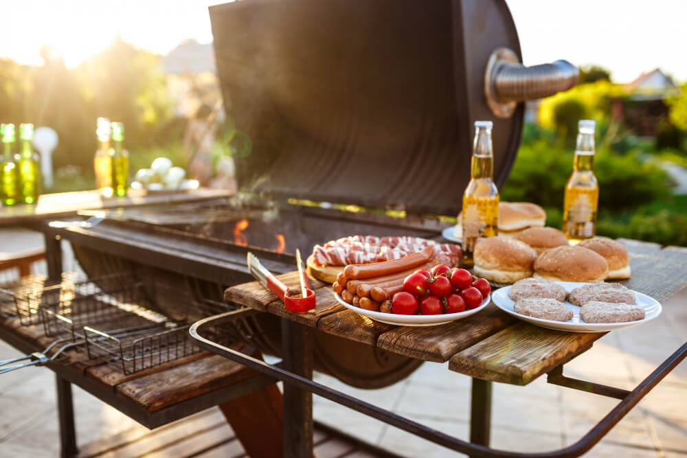 How to BBQ Right - Barbecuing and Grilling the Right Way 