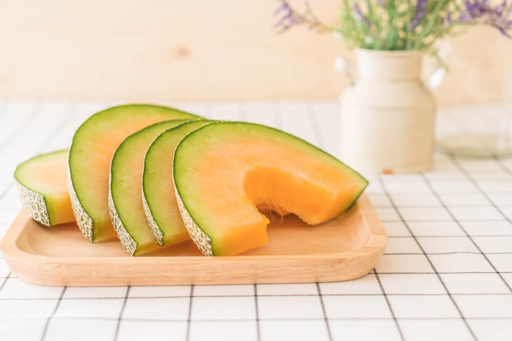 how to cut a cantaloupe